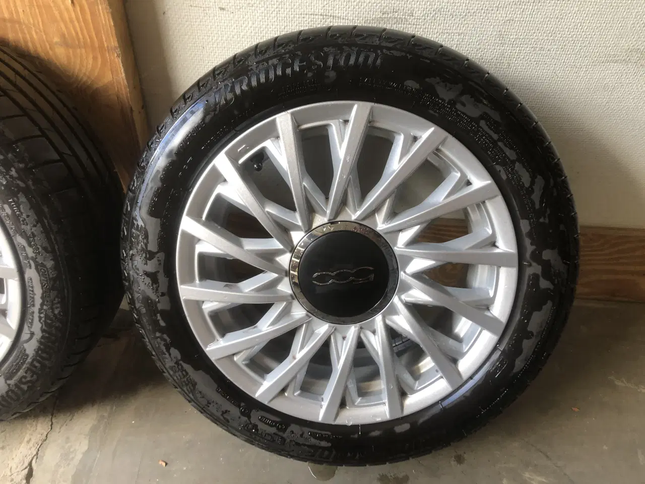 Billede 4 - Originale Fiat 500 Lounge fælge & Bridgestone dæk
