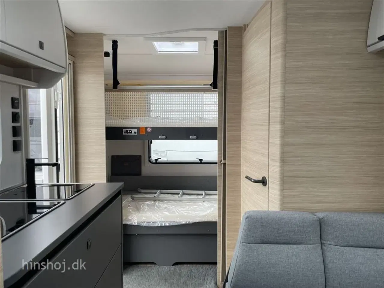 Billede 11 - 2023 - Fendt Apero 495 SKM   Fendt med tværvendt dobbeltseng og Køjer fra Hinshøj Caravan A/S