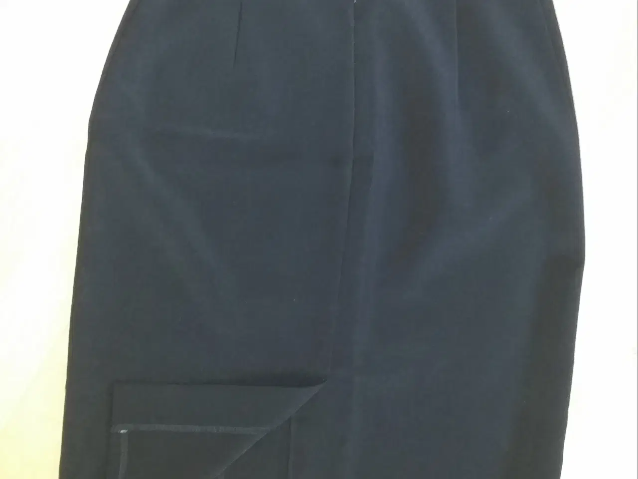 Billede 4 - Nederdel 		