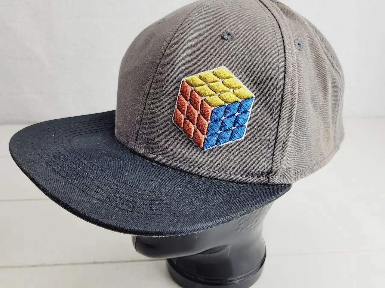 Billede 1 - ⭐️- KASKET - Rubik s Cube 3D logo Cap