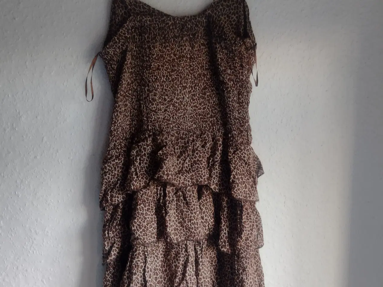 Billede 2 - Smuk kjole med leopard print str 36