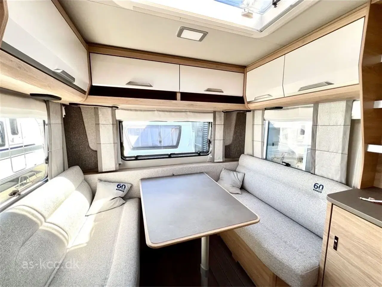 Billede 4 - 2024 - Knaus Südwind 460 EU 60 Års Jubilæumsmodel   Knaus Südwind 460 EU 60 Års Jubilæumsmodel | Enkelte senge