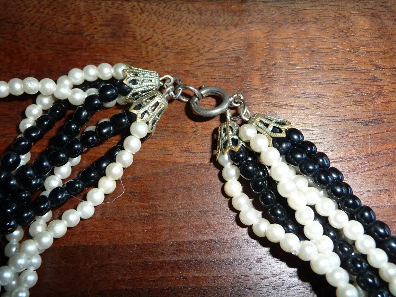 Billede 2 - sort og hvid perle kæde