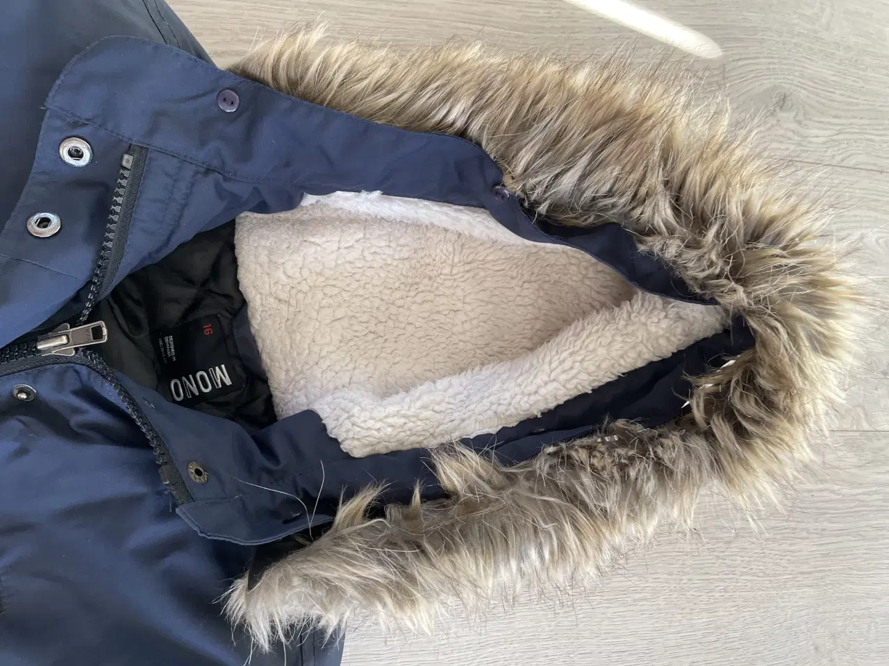 Billede 3 - Blå pigejakke med hætte, str 16