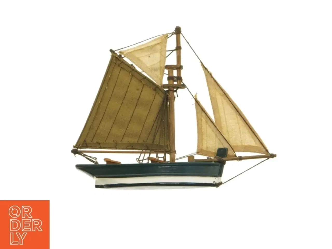 Billede 4 - Modelskib Sejl båd i træ (str. 17,5 x 14 x 3 cm)