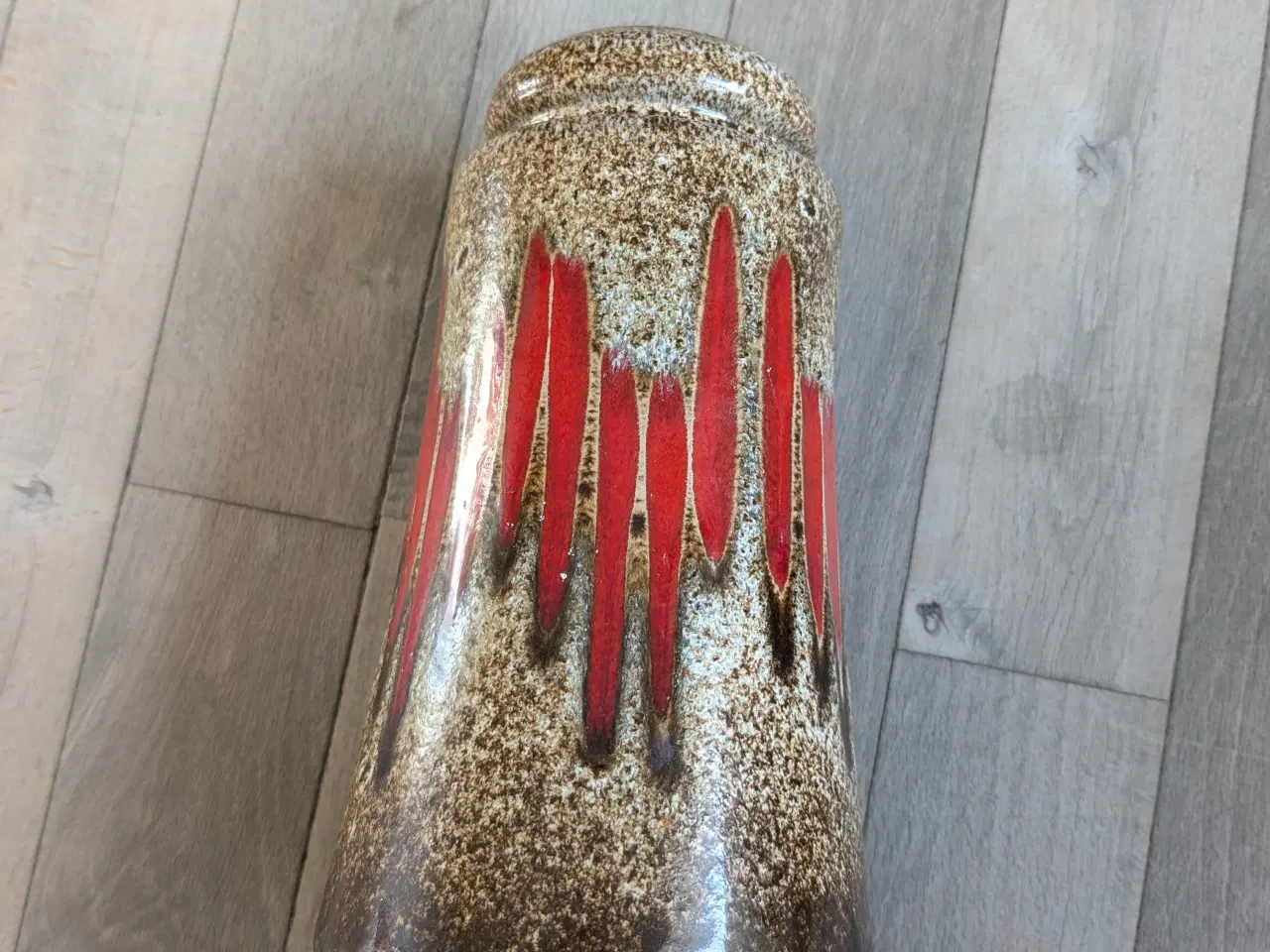 Billede 1 - Vase i keramik fra Fat Lava ren retro