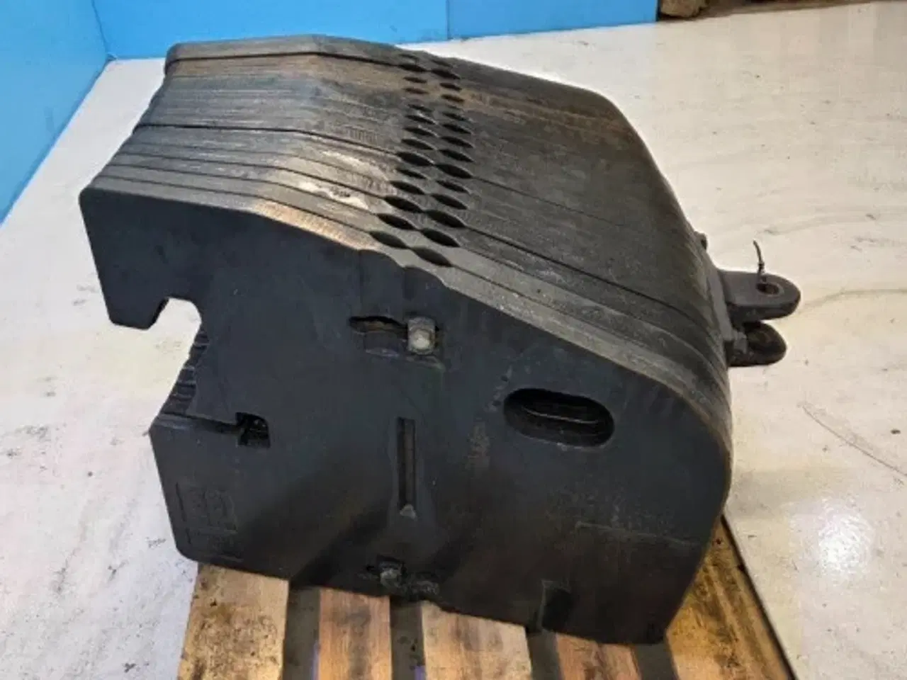 Billede 3 - New Holland T8 Frontvægt Kit 719665006