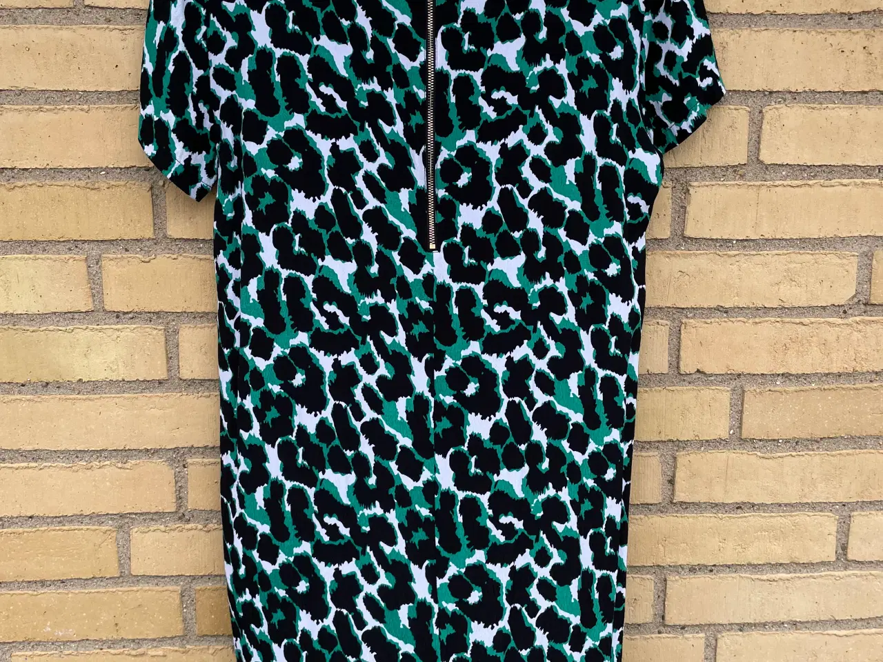 Billede 3 - Flot kjole fra Soaked in  luxury. Str. M