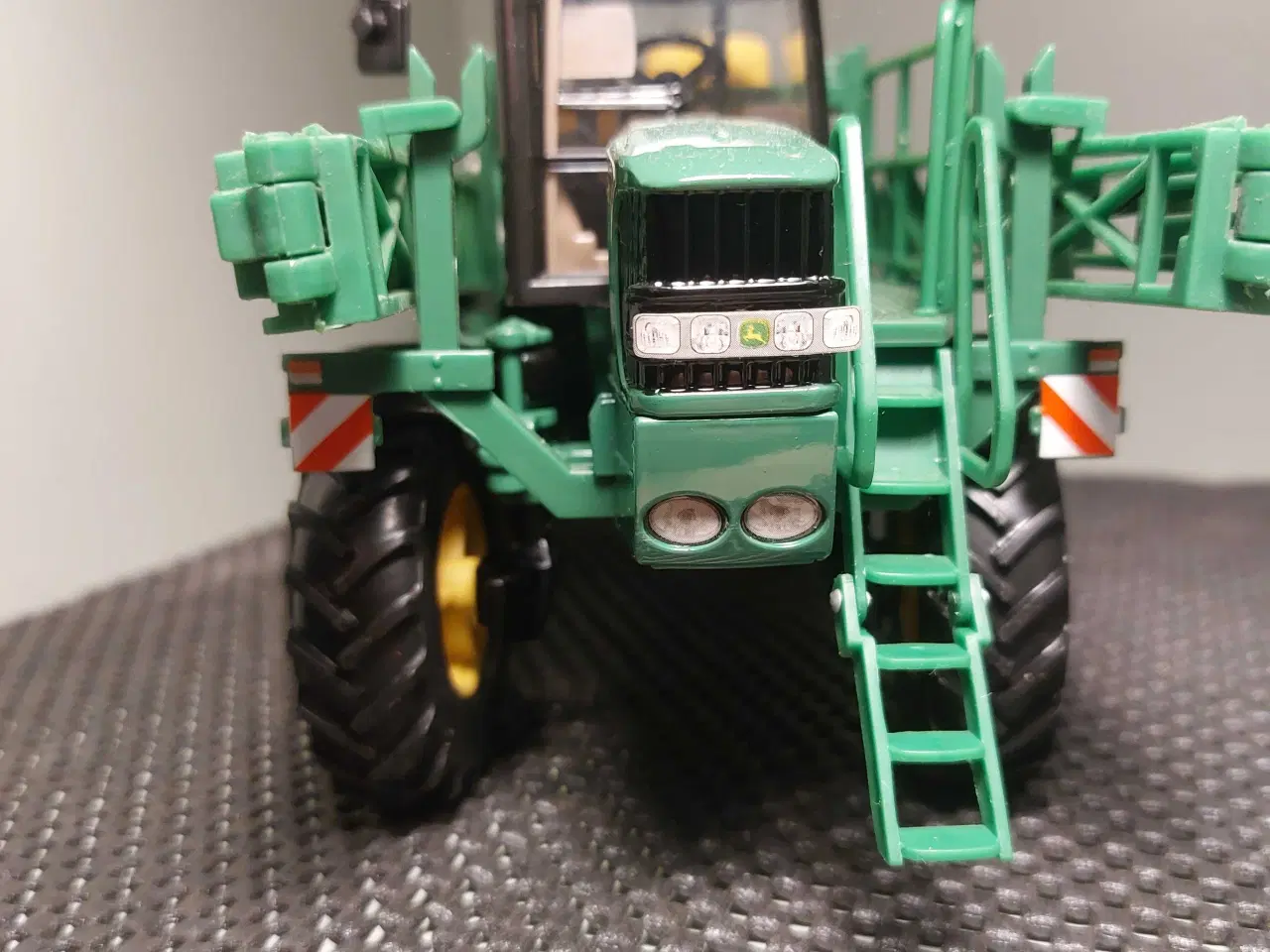 Billede 4 - Britains/ertl John deer selvkørende sprøjte