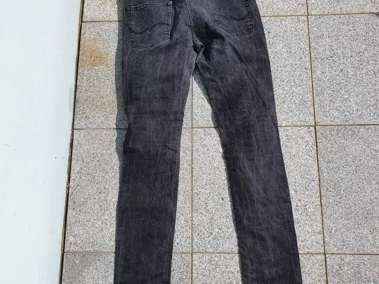 Billede 2 - Jeans. sort/koks farvet