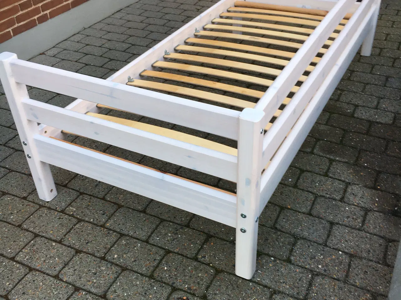 Billede 3 - FLEXA seng med lamelbund og madras.