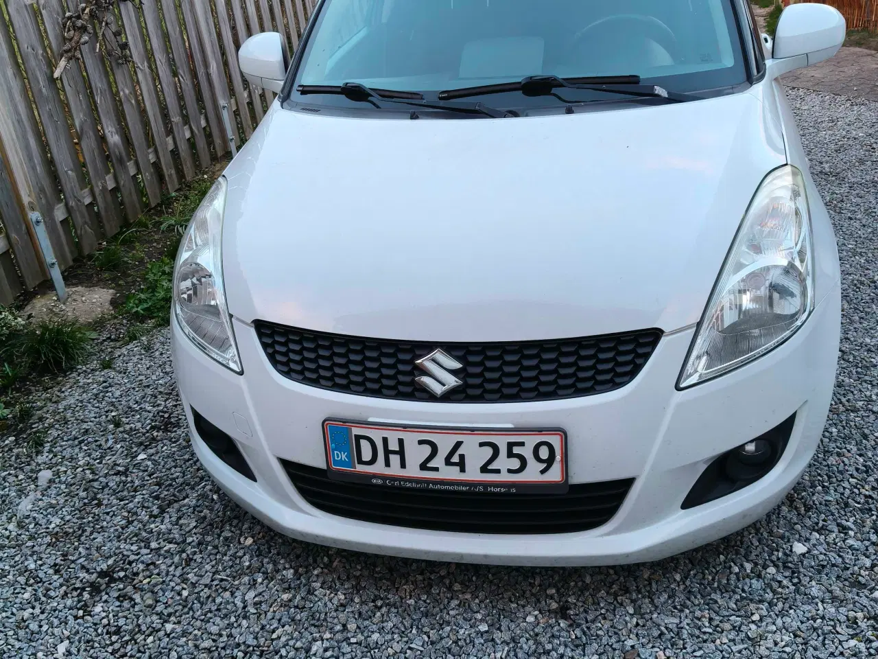 Billede 1 - Velholdt suzuki swift  2012 