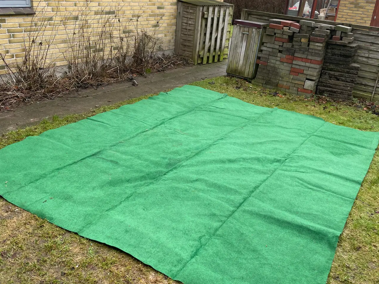 Billede 1 - Tæppe til  fortelt filt grøn