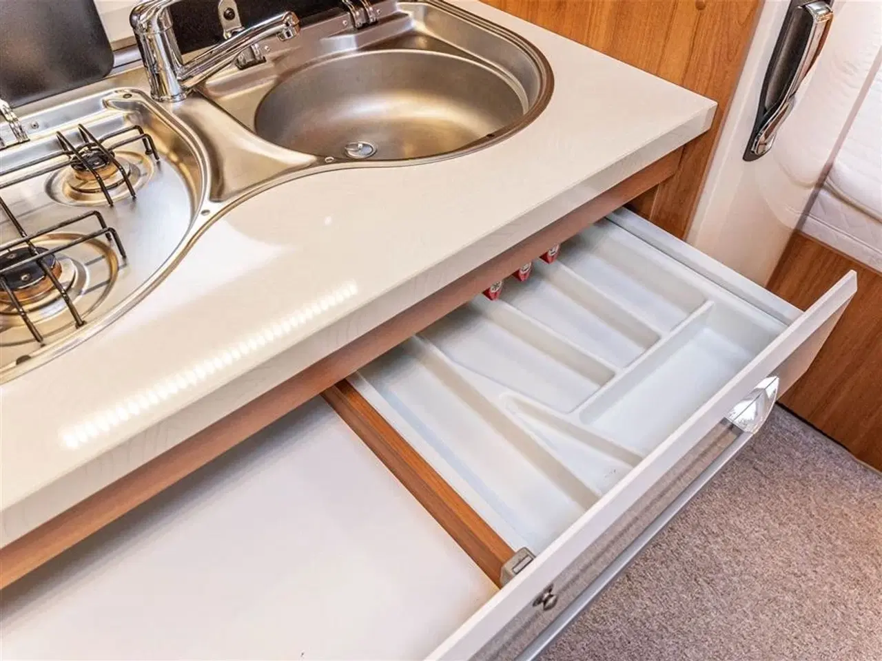 Billede 13 - 2013 - Hobby Excellent 460 UFe Lys og rummelig vogn med solceller og lav totalvægt