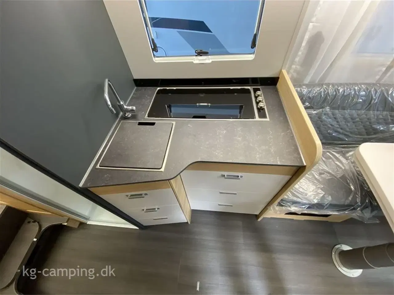 Billede 12 - 2023 - Adria Coral AXESS 650 DL   NY Adria Coral Axess 650 – 2023 | Moderne, Rummelig og Køreklar!