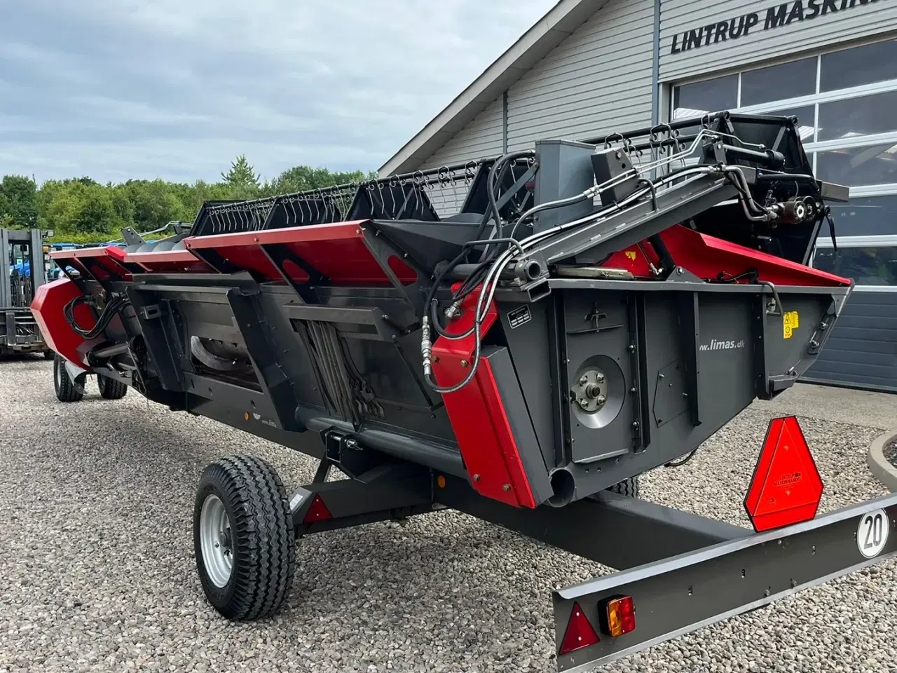 Billede 22 - Massey Ferguson 7370 BETA. Gårdmaskine med kun 1080 motortimer. Med 22fod powerflov skærebord