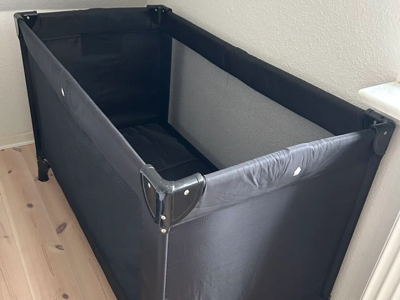 Billede 1 - Baby rejseseng med madras