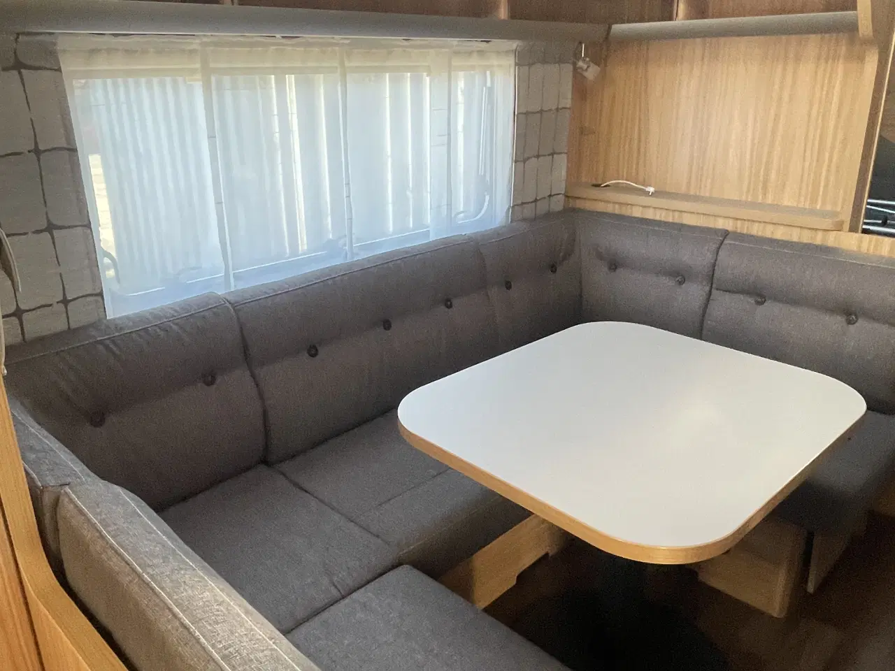 Billede 8 - Campingvogn med køjer, fortelt og meget udstyr 