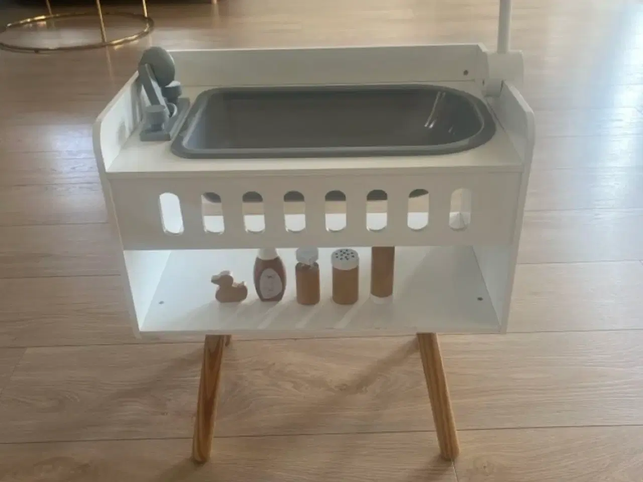 Billede 2 - By Astrup dukke puslebord 