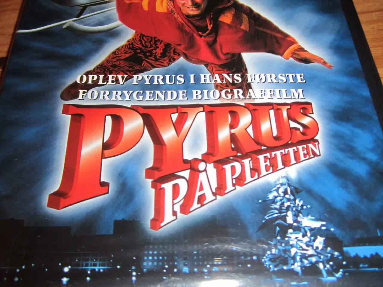 Billede 2 - PYRUS PÅ PLETTEN. Ny i Folie.