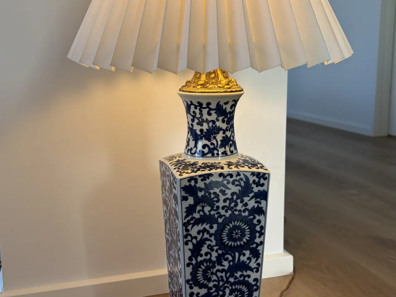 Billede 6 - Flot bordlampe i malet keramik 