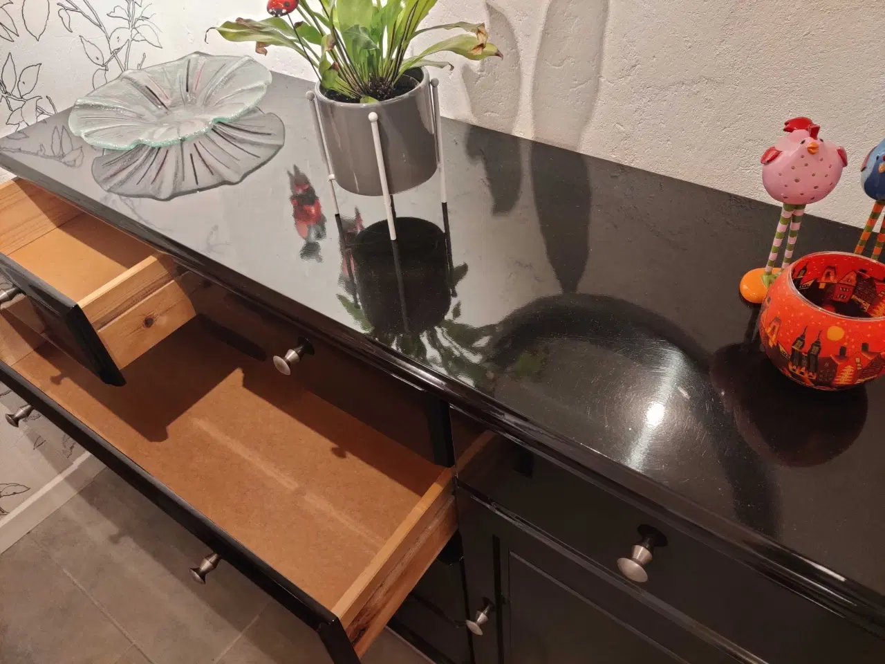 Billede 2 - Sortlakeret købmandsdisk