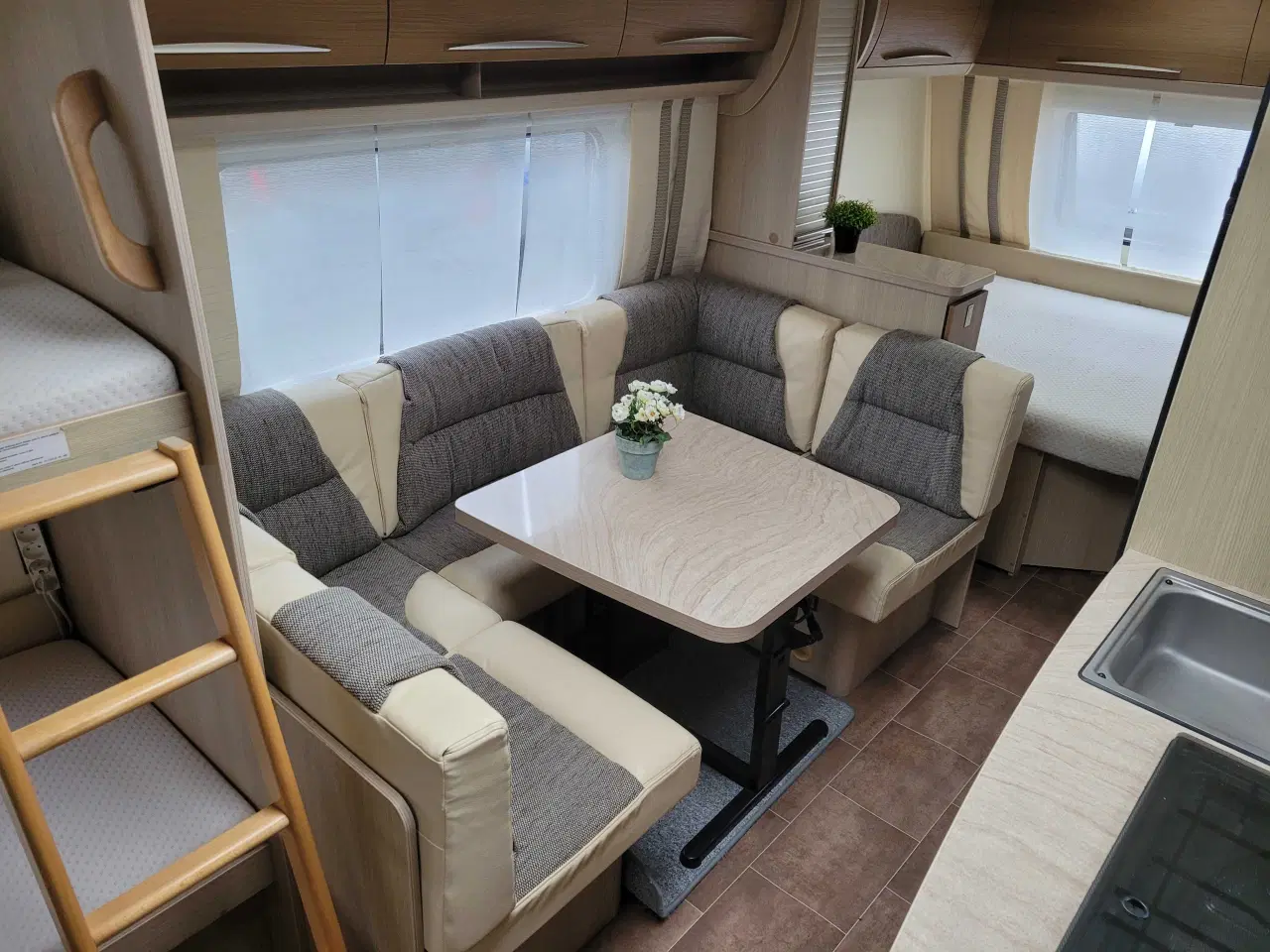 Billede 17 - 2013 Burstner 560 køjevogn..plads og godt design