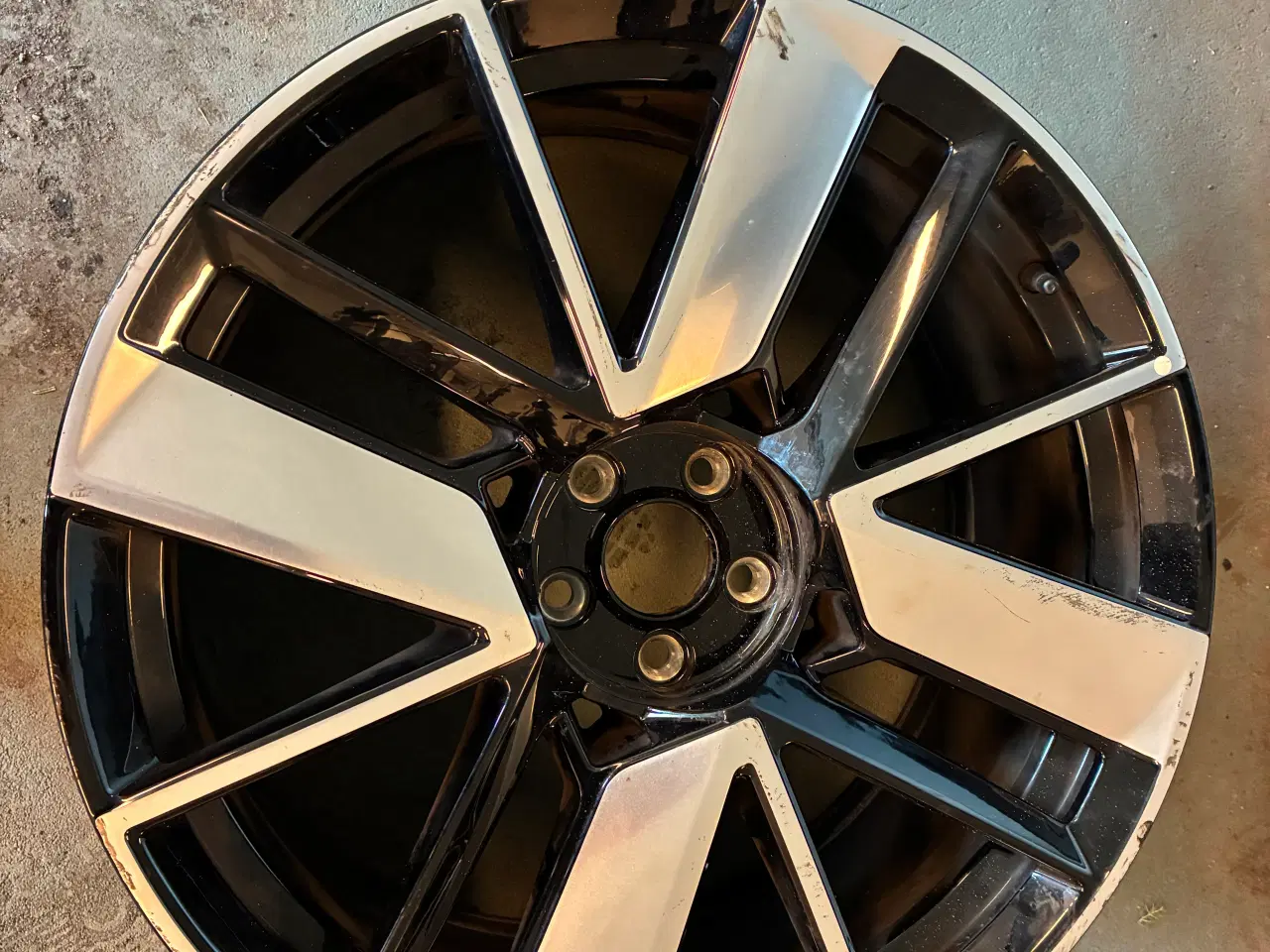 Billede 3 - Originale alufælge til Polestar 4