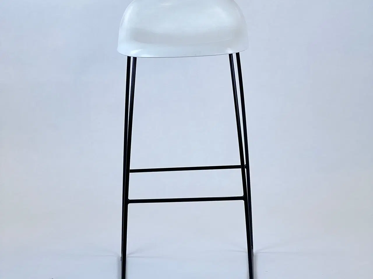 Billede 3 - GUBI | 3D Barstol - Sledge Base Hvid/Sort ben