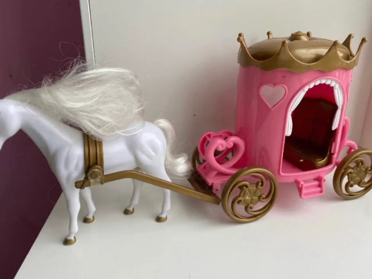 Billede 10 - Blandet legetøj, slot, mølle+ hest med karet