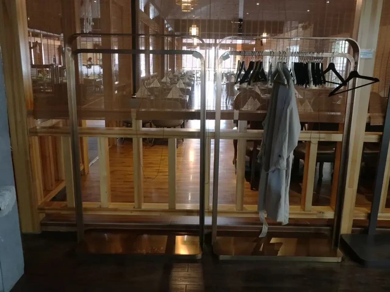 Billede 1 - To tøjstativer