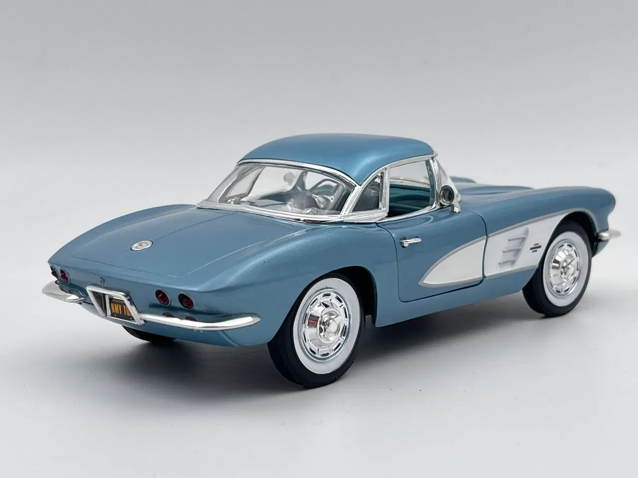 Billede 4 - 1961 Chevrolet Corvette 1:18  Super flot 