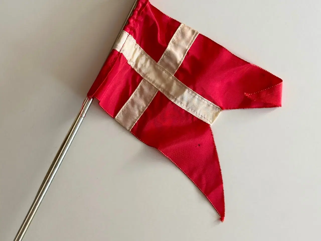Billede 2 - Bordflag, grå base