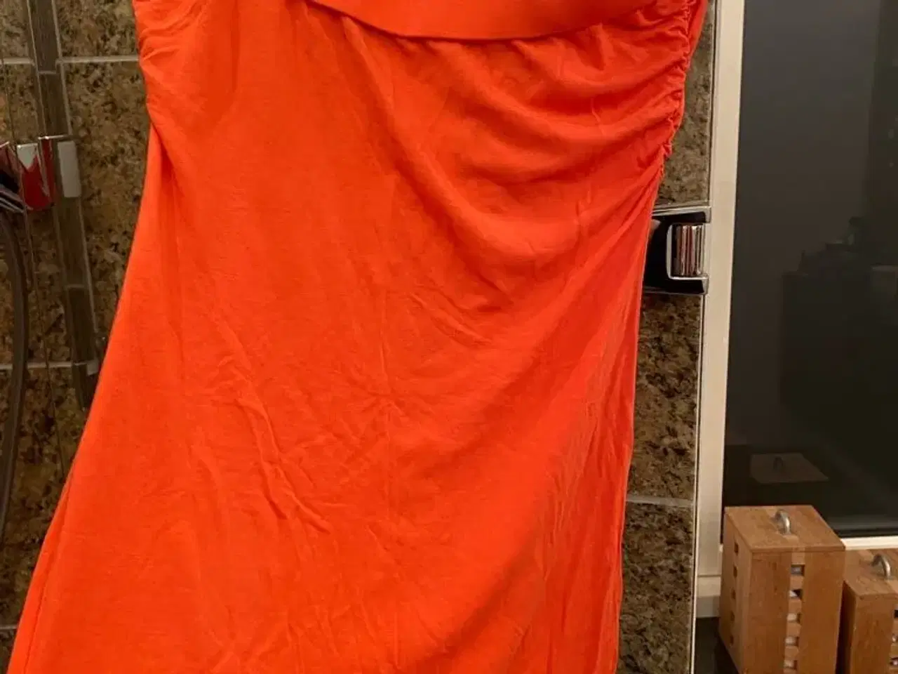 Billede 3 - Orange bluse uden ærmer str xs