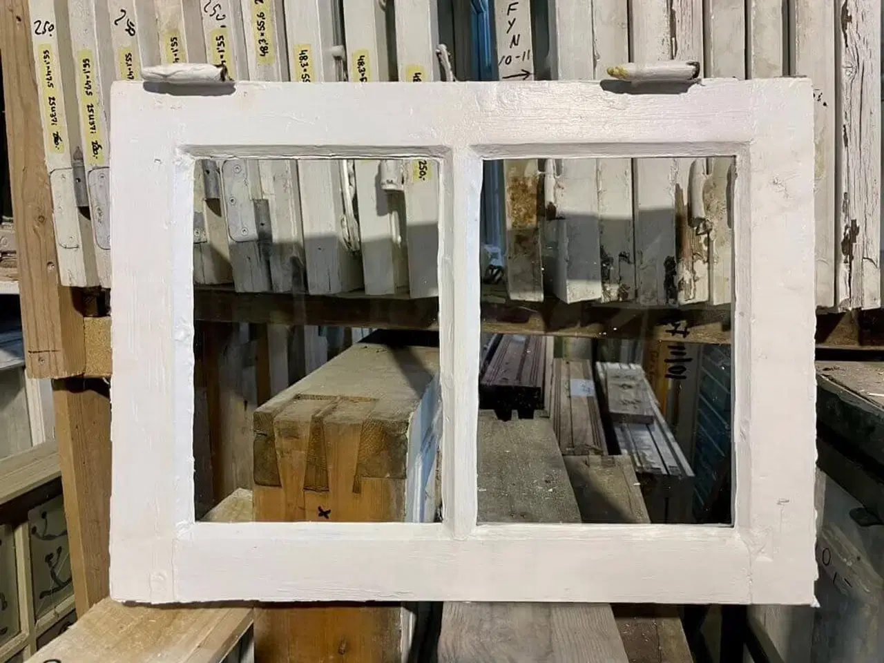 Billede 1 - 2-ruders vinduesramme m. gammelt glas