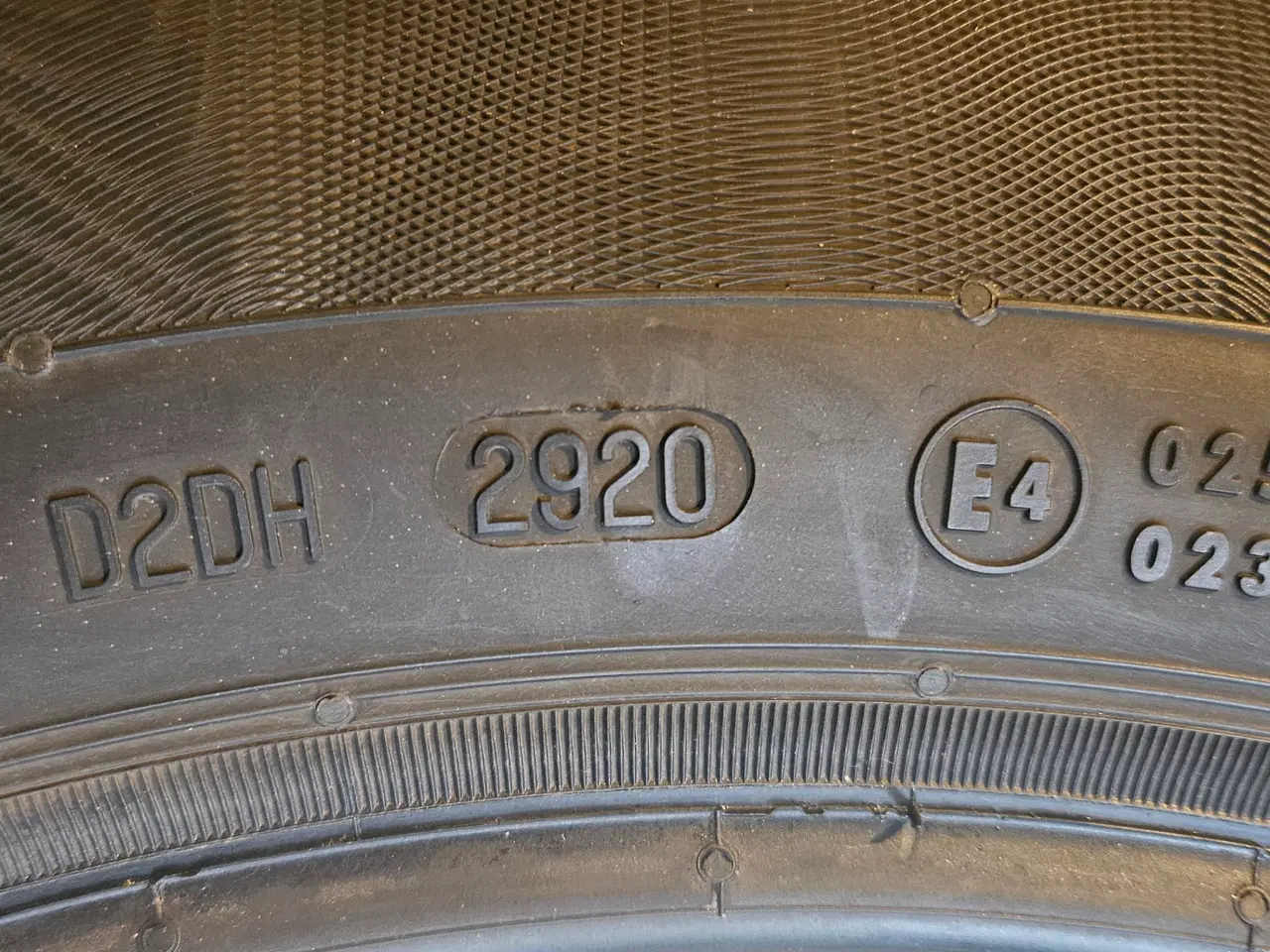Billede 5 - 215/60/17 Continental vinterdæk.