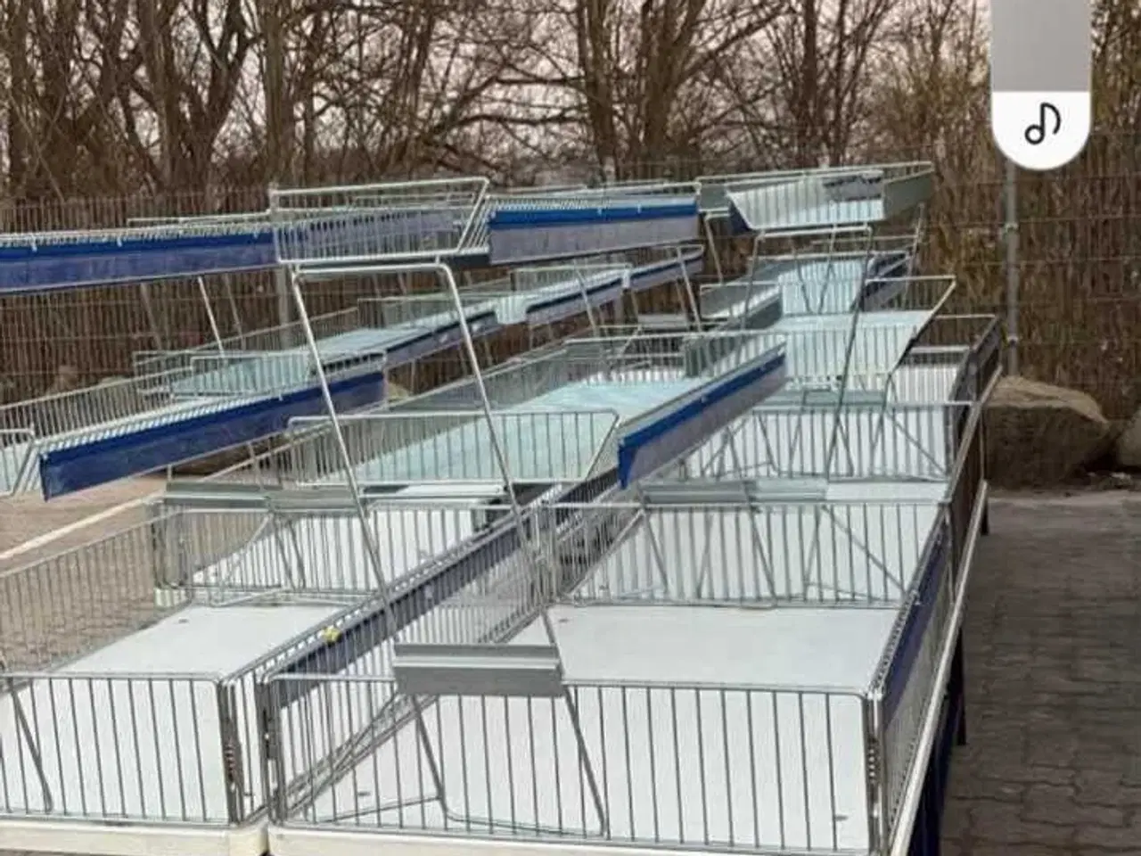 Billede 1 - Salg  border til loppemarked 