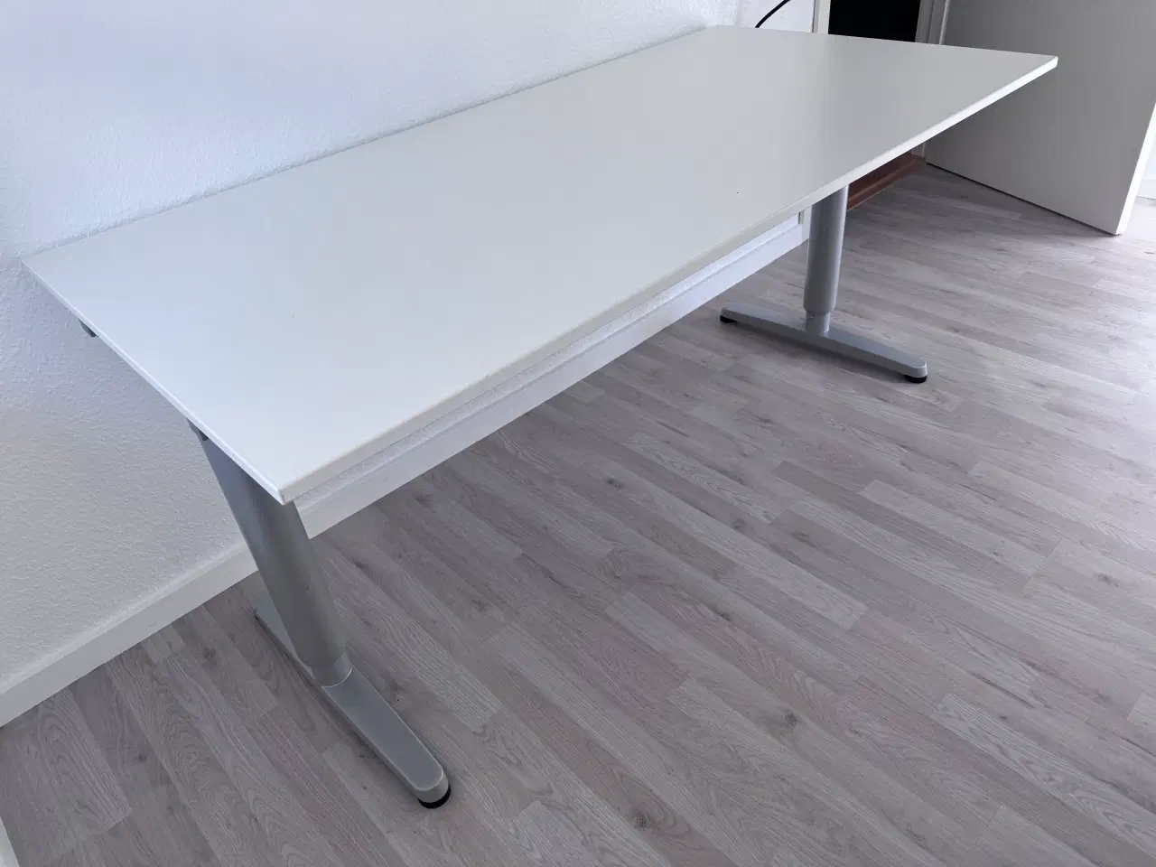 Billede 2 - IKEA GALANT hæve-sænke-skrivebord