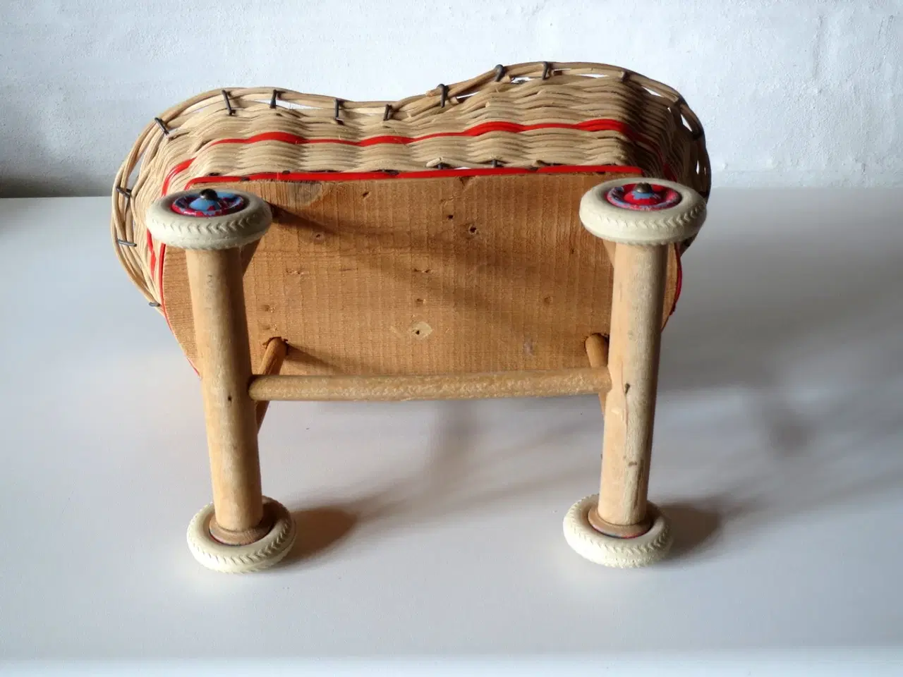 Billede 3 - Gammel dukkevogn, 30 cm