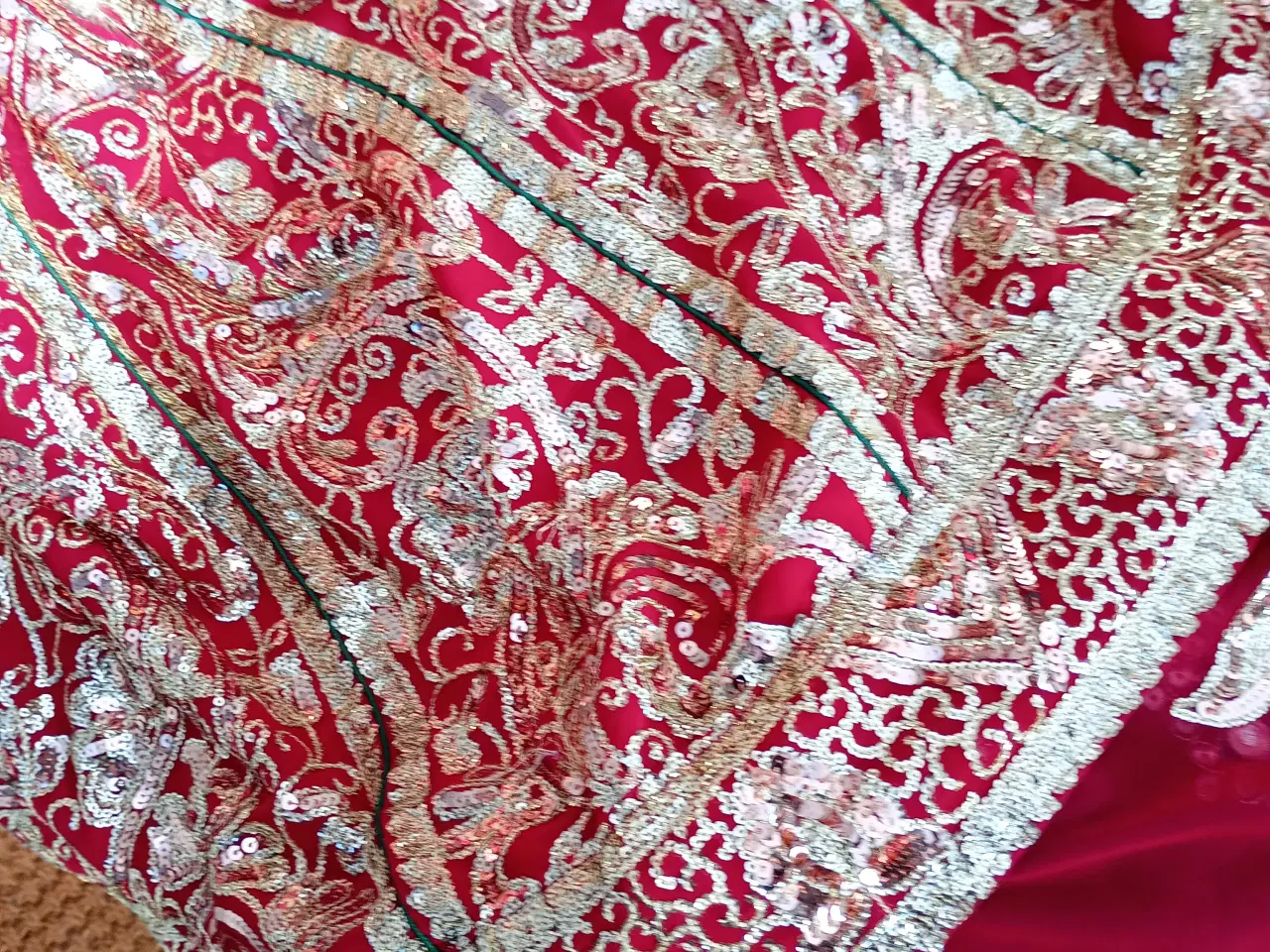 Billede 4 - Fastelavn - indisk brudekjole