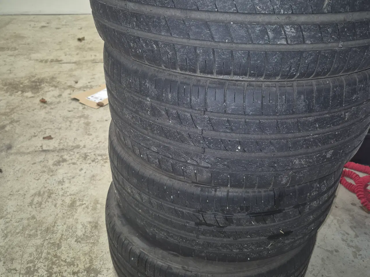 Billede 1 - 235/45-17 sommerdæk