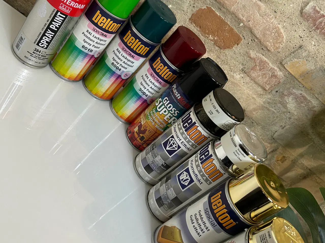 Billede 1 - Spraymaling rester