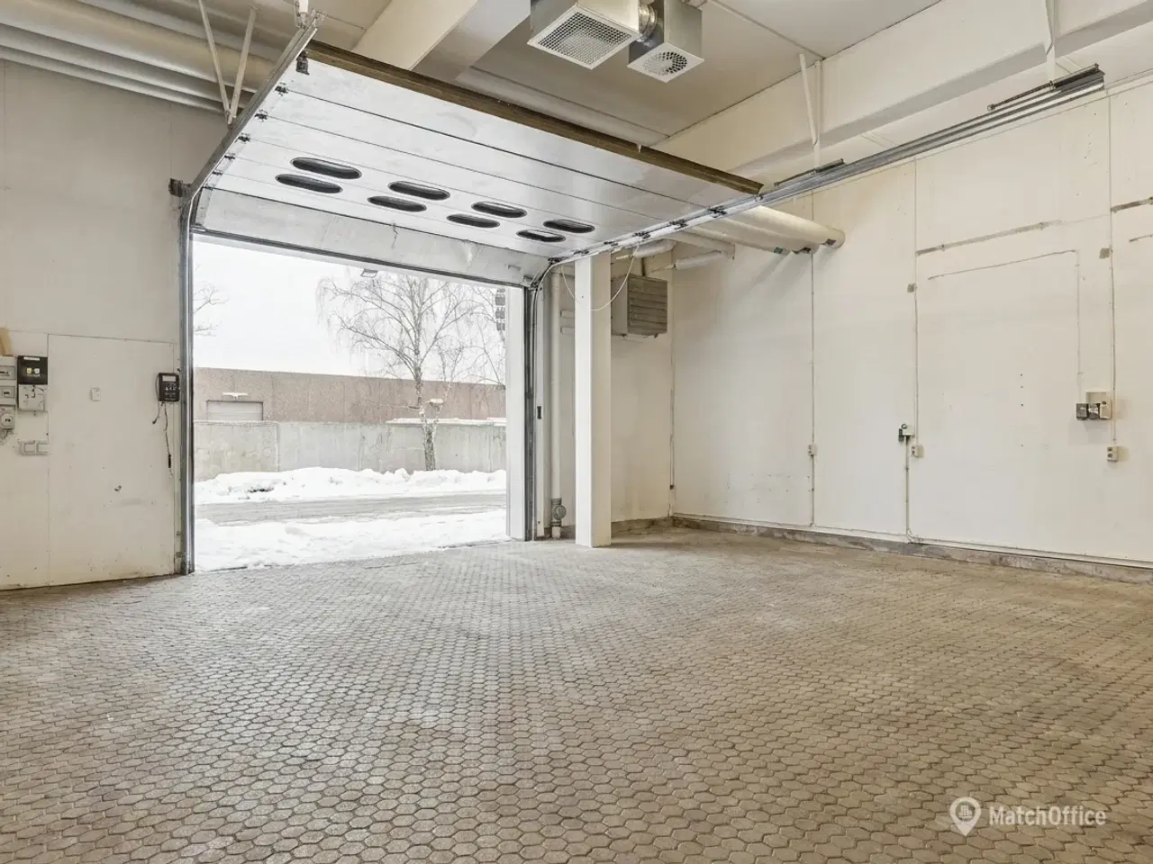 Billede 1 - Nyistandsatte kontor- og lagerlokaler med adgang til elevator (1. sal)