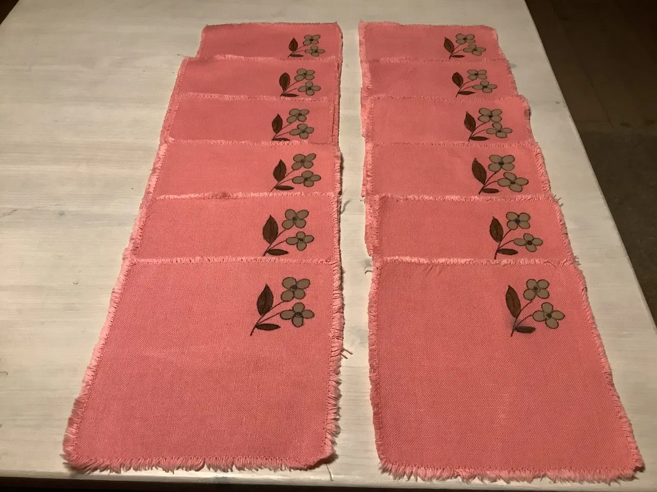 Billede 2 - Rosa dug,dækkeservietter og mundservietter 