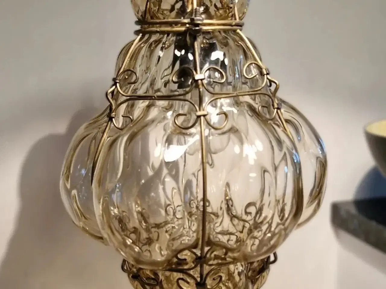 Billede 1 - Holmegårdlampe i ravfarvet glas