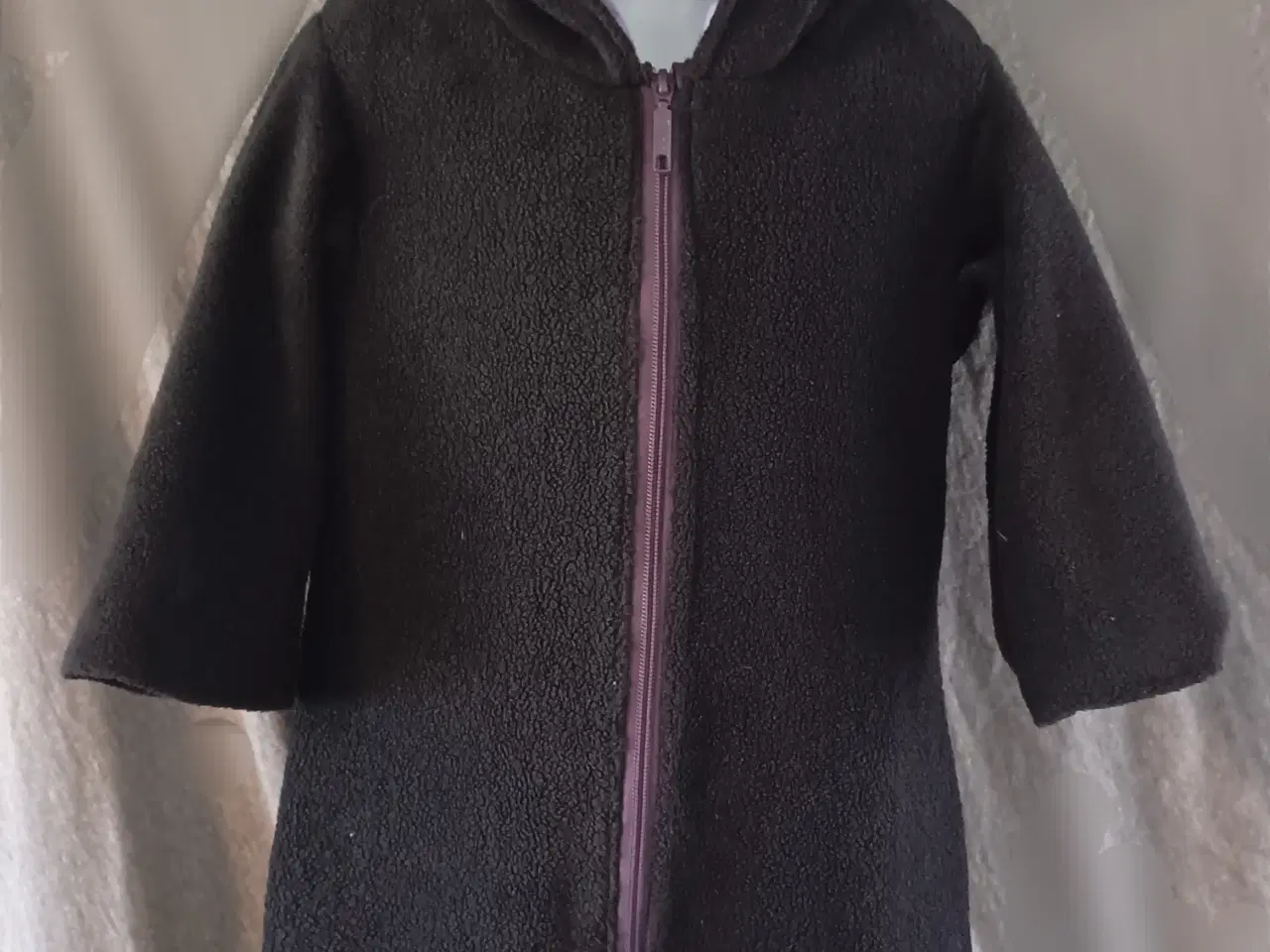 Billede 1 - Lang varm fleece jakke str 6/7 år - eget design 