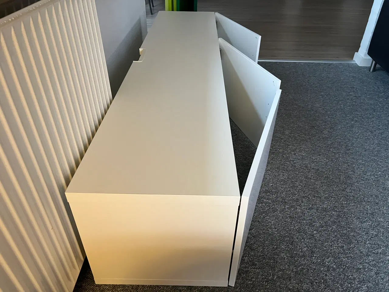 Billede 1 - Væghængt TV møbel fra IKEA