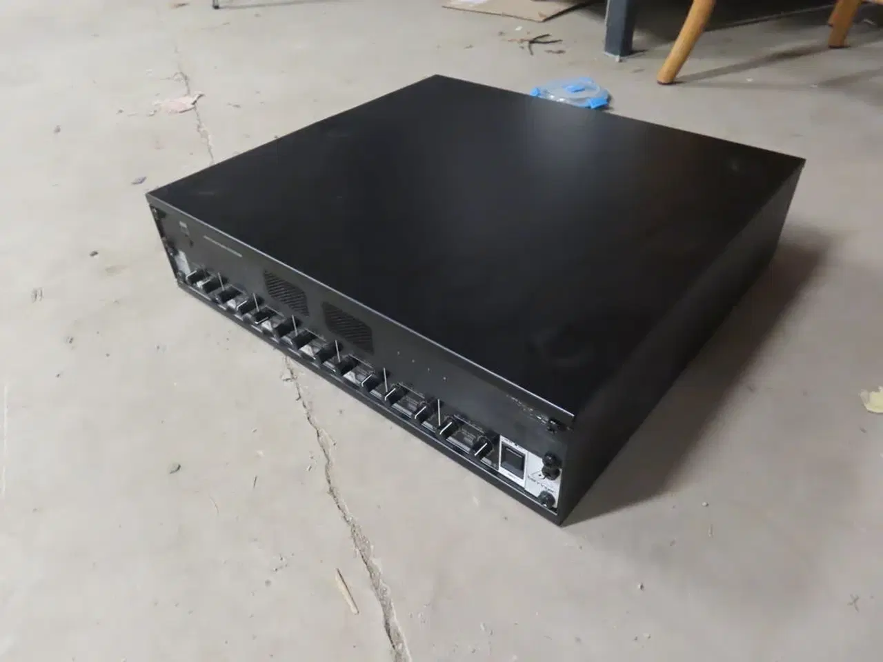 Billede 1 - Rack med forstærker og mixer BEHRINGER