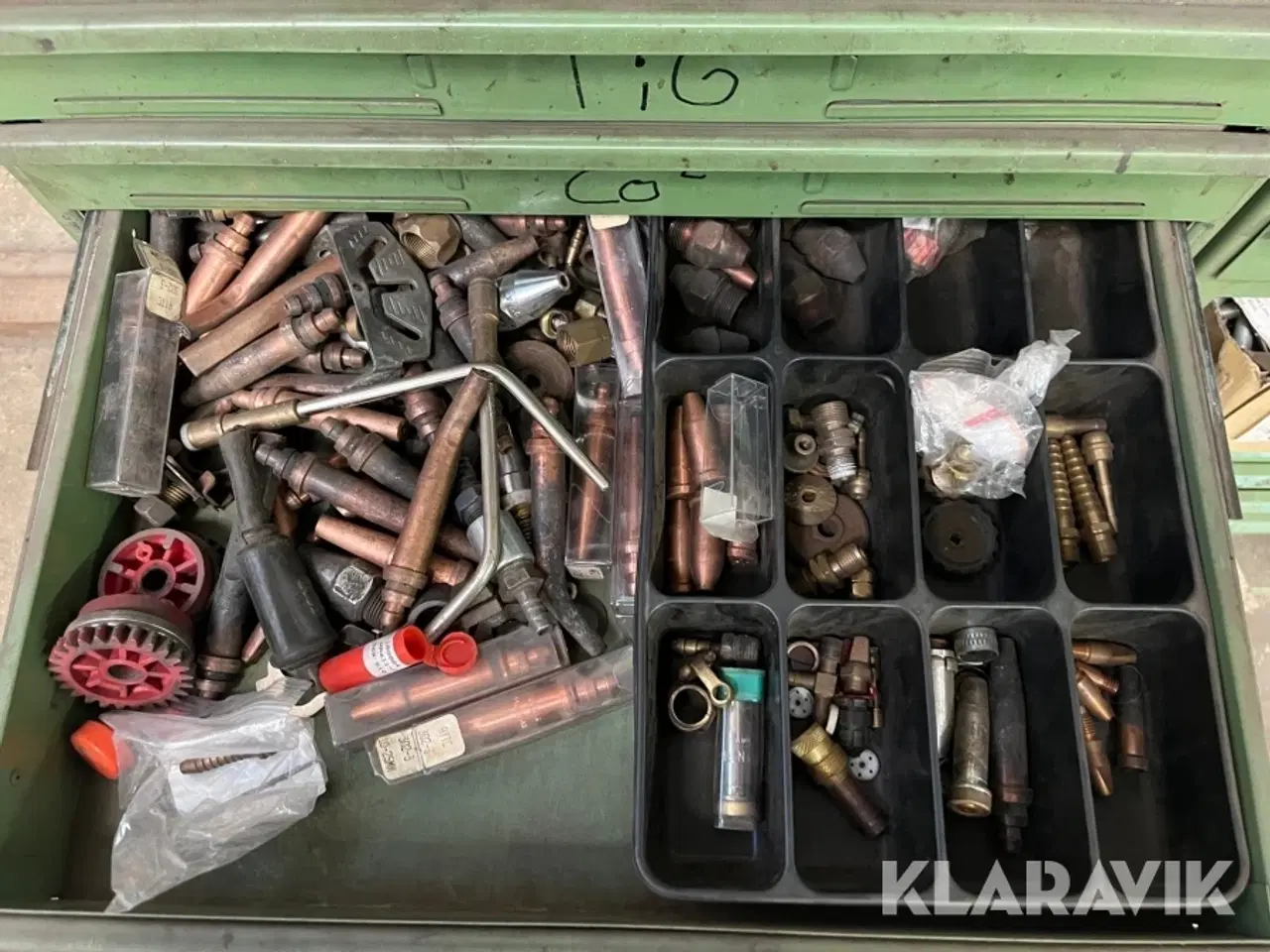Billede 11 - Reoler med siderne bolte, møtrikker og skruer
