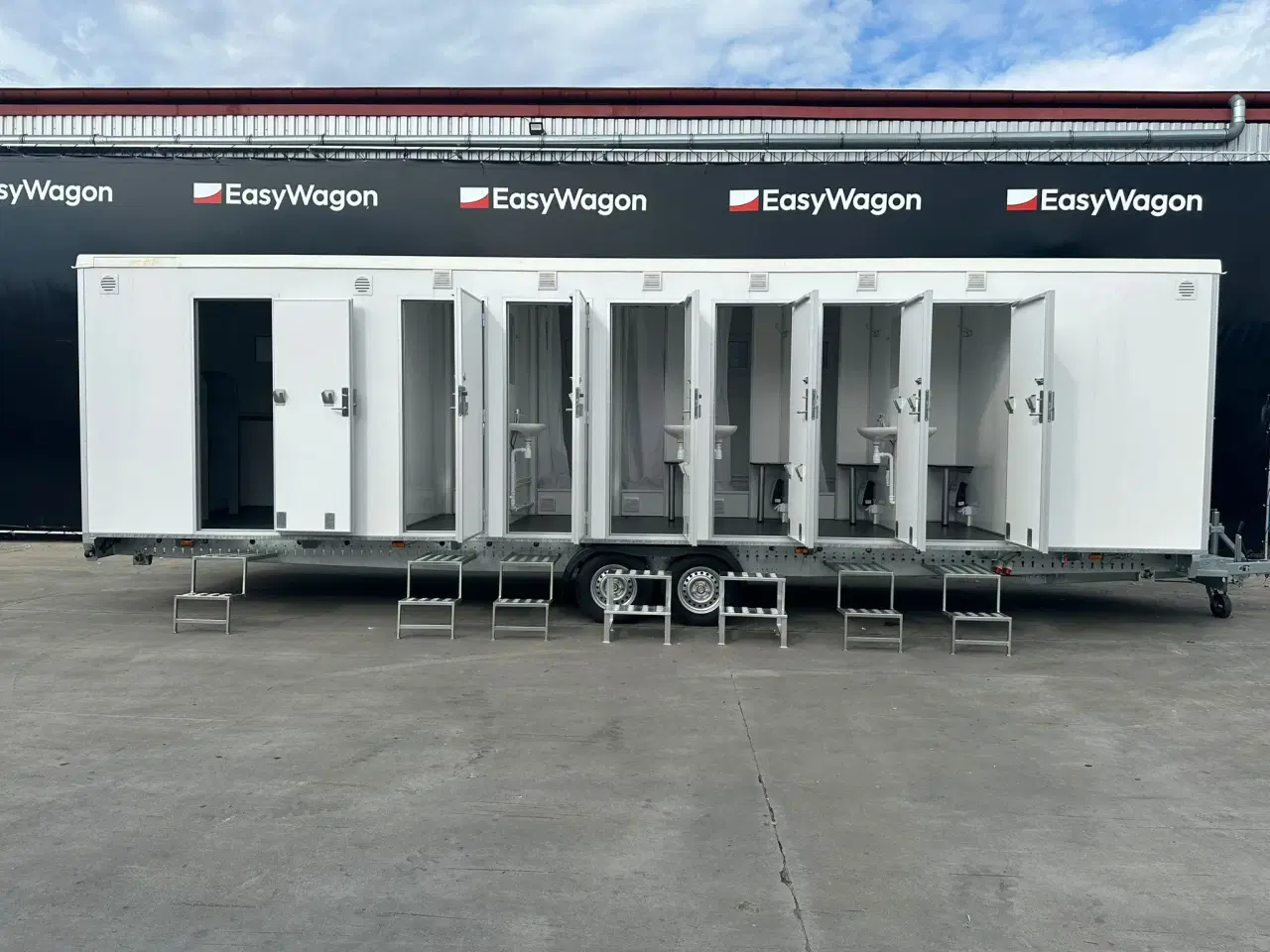 Billede 3 - Type 900: Toilet & Badvogn med 6 bad og 5 urinaler